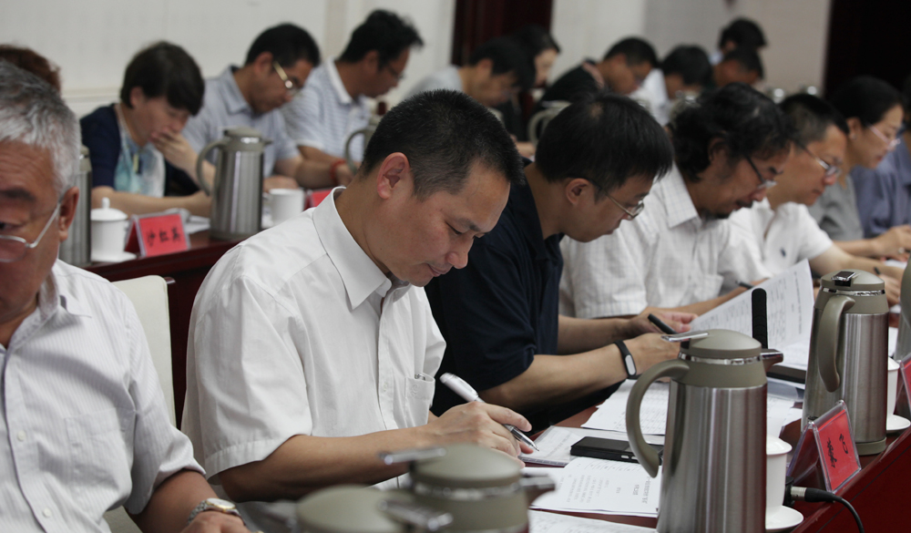 8月2日，第十一屆全國(guó)少數(shù)民族文學(xué)創(chuàng)作“駿馬獎(jiǎng)”終評(píng)會(huì)評(píng)委畫票