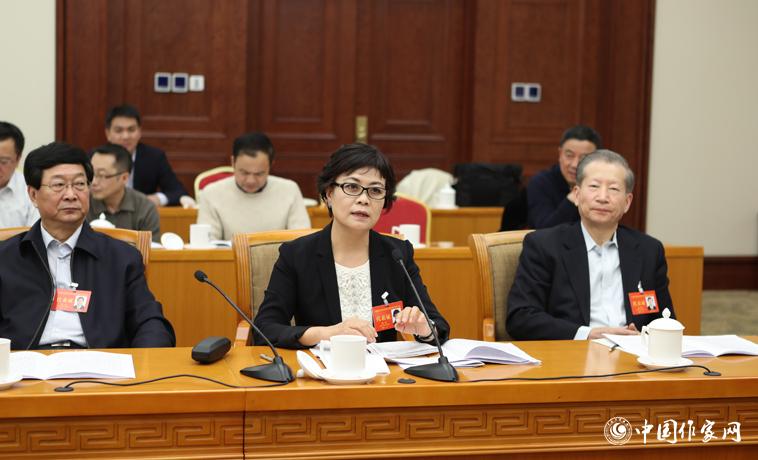 11月30日下午，鐵凝在中國作協(xié)代表團分組討論中發(fā)言。