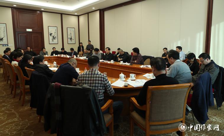 11月30日下午，江蘇代表團分組學(xué)習(xí)討論。