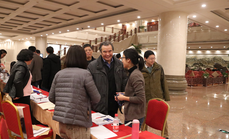 11月27日，中國作協(xié)第九次全國代表大會與會代表李冰報到。
