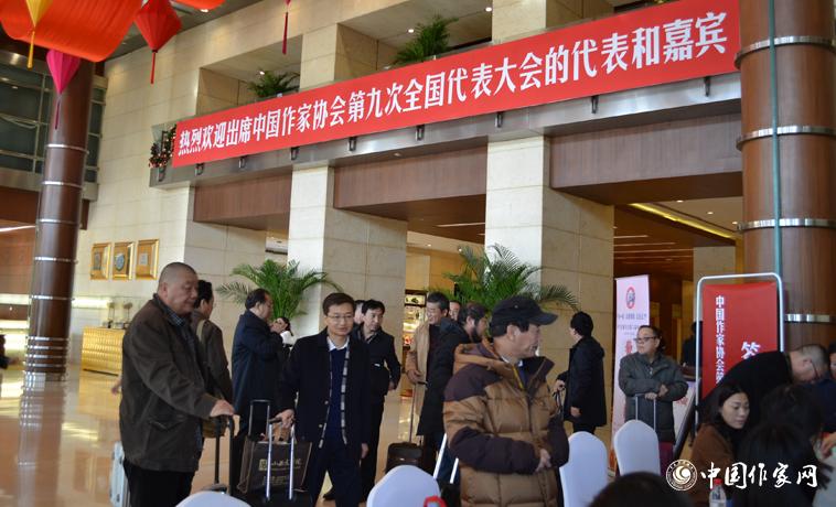 11月28日，中國作協(xié)第九次全國代表大會參會代表團報到。
