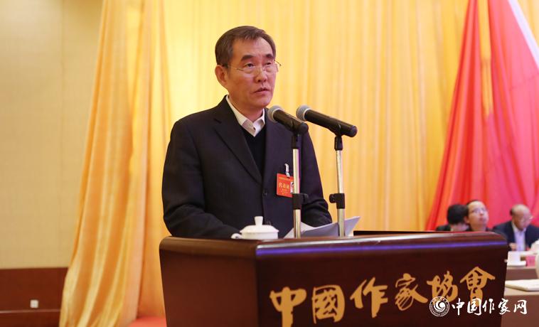12月1日，錢小芊作《中國作家協(xié)會第八屆全國委員會工作報告》。