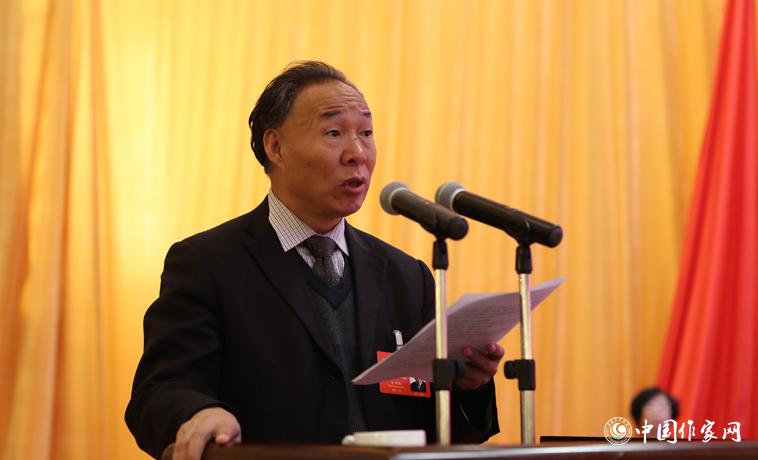 12月1日，中國作協(xié)九代會第二次全體會召開，白庚勝作《關(guān)于修改<中國作家協(xié)會章程>的說明》。