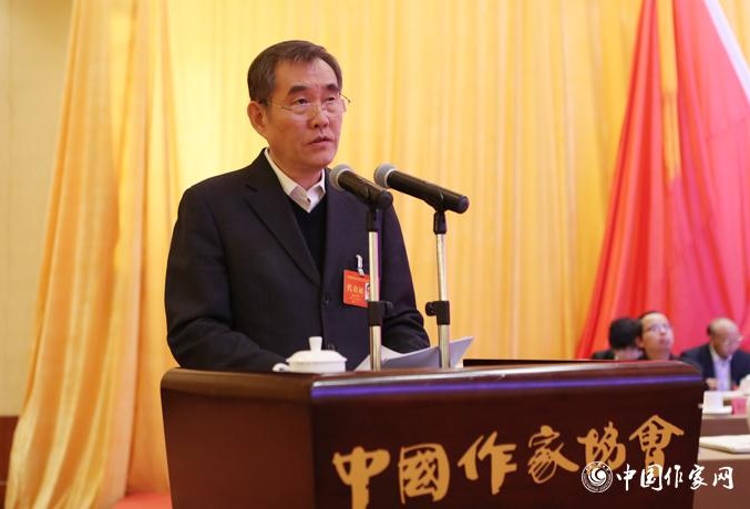 中國作協(xié)第九次全國代表大會舉行第二次全體會議，錢小芊作工作報告