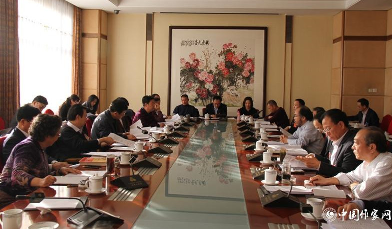 12月1日下午，山東、兵團代表團分組討論。