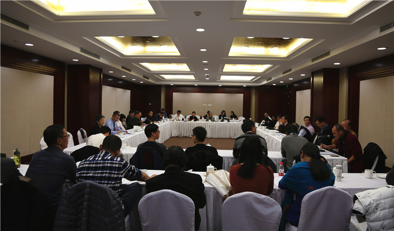 12月1日下午，浙江、重慶、延邊代表團分組學(xué)習(xí)討論。