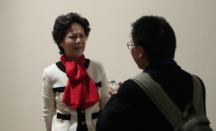 12月1日，代表范小青接受媒體記者采訪。