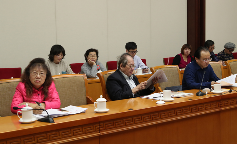 12月1日，福建、湖南團分組學(xué)習(xí)討論。