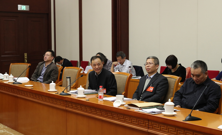 12月1日，福建、湖南團分組學(xué)習(xí)討論。