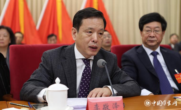 12月3日，中國作協(xié)副主席李敬澤主持閉幕式。