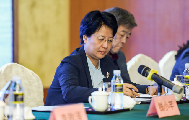 海南省委常委、宣傳部部長肖鶯子出席論壇開幕式并致辭