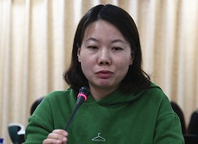 岳雯：“為己”的寫作與限度意識(shí)“剜爛蘋果?銳批評(píng)文叢”建立在“破”的基礎(chǔ)上，“把爛的剜掉，把好的留下來(lái)吃”。[詳細(xì)]