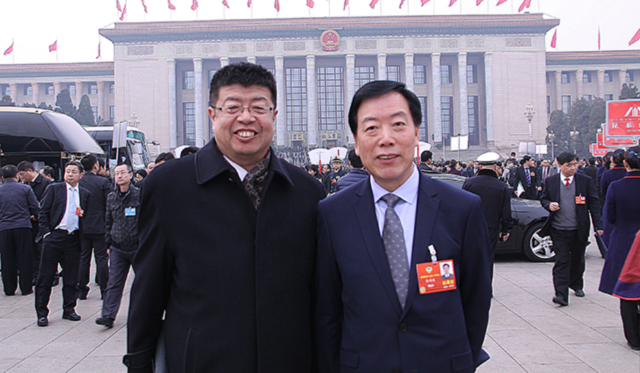 政協(xié)委員陳崎嶸（右）、張頤武