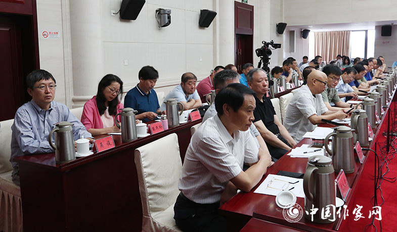 7月28日，第七屆魯迅文學(xué)獎(jiǎng)各評委會(huì)全體會(huì)現(xiàn)場