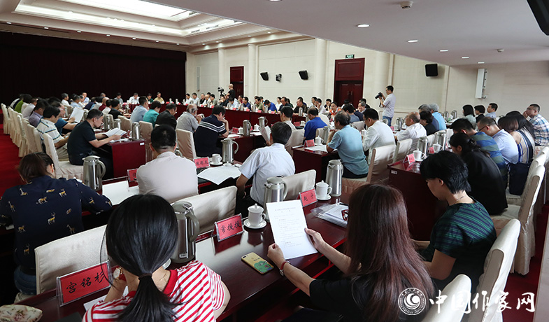 7月28日，第七屆魯迅文學(xué)獎(jiǎng)各評委會(huì)全體會(huì)現(xiàn)場