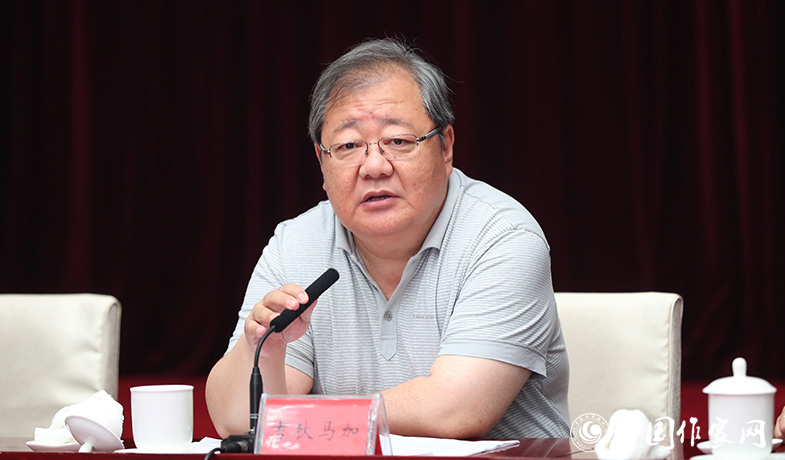 7月28日，吉狄馬加主持第七屆魯迅文學(xué)獎(jiǎng)各評委會(huì)全體會(huì)