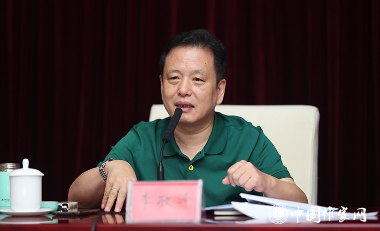 8月11日，李敬澤在終評會(huì)上介紹投票規(guī)則并宣布了各獎(jiǎng)項(xiàng)的計(jì)票結(jié)果