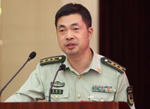 鄭潤良：書寫無愧于時代的強軍故事　　軍旅青年作家方陣整體上呈現(xiàn)出強勁不息的創(chuàng)作風貌，特別是新生代軍旅作家群體的崛起。[詳細]