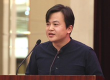 王威廉：人,時間的容器　　寫作的人在時間的蒼茫海面上需要看得更多、望得更遠，才能帶給寫作真正的自由。[詳細]