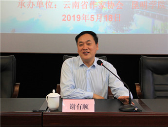 大多數(shù)優(yōu)秀文學(xué)作品都會給讀者以飽滿與扎實(shí)的閱讀之感，正如謝有順?biāo)f，盡管寫作是進(jìn)入一個(gè)想象的世界，但這個(gè)想象，終歸是從生活根系里長出來的。真實(shí)的寫作，總是起源于作家對自己最熟悉的人、事、物的基本感受……
