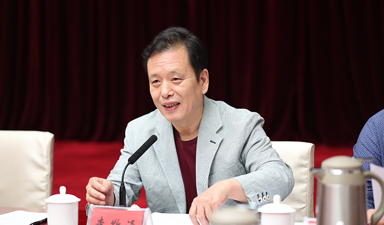 8月16日，評(píng)委會(huì)副主任李敬澤在第七次全體會(huì)上作投票說(shuō)明、宣布計(jì)票結(jié)果并公布獲獎(jiǎng)作品