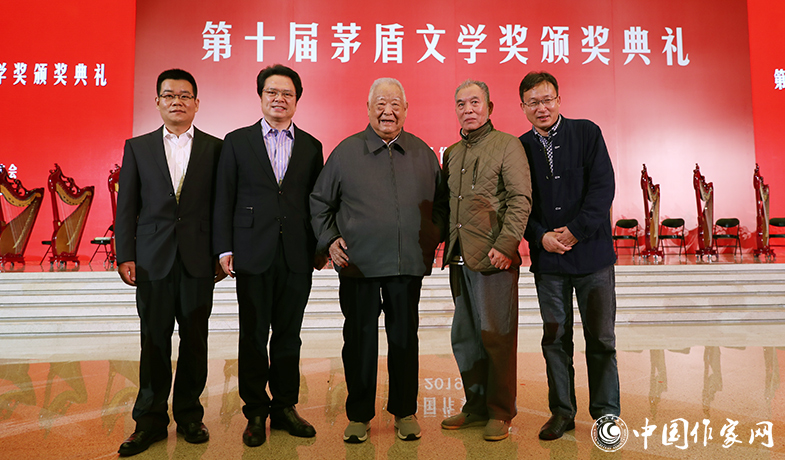 10月14日，第十屆茅盾文學(xué)獎(jiǎng)?lì)C獎(jiǎng)典禮在中國(guó)博物館舉行