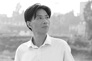 散文獎：《那條叫清江的河》作者：徐曉華(土家族)         獲獎感言　　這份殊榮不是我一個人的，而是我們警隊的榮光。這絕不是一句套話。我是一名有36年警齡的基層警察，在打擊違法犯罪、維護社會治安、服務人民群眾的過程中，與市民、村民們建立了深厚的情誼，也得到了他們的理解、支持和信任。這充分地體現于我的創(chuàng)作過程和作品中……