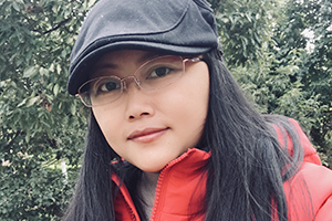 散文獎：《檐上的月亮》作者：阿微木依蘿(彝族)         獲獎感言　　“不知道為何寫作”才是寫作的理由。一切仿佛命定，仿佛在人生的岔道上無意中走上寫作這條路。這才符合我的狀態(tài)。人總歸是盲目的，睜著一雙眼睛也是盲目的，因此需要捫心思索，需要開眼，需要明智。寫作就是重新將自己從嬰兒期長大……