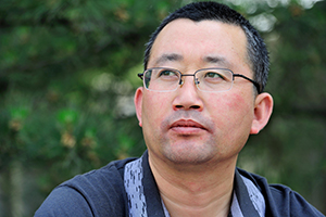 詩歌獎：《西北辭》作者：馬占祥(回族)         獲獎感言　　回顧30年來的詩歌創(chuàng)作，我始終對生存的土地和身邊人群抱有感恩之心：他們不但成就了我，也成全了我的詩歌。詩歌是我向他們致敬的惟一方式。我將繼續(xù)寫下去，用文字回報他們贈予我的溫暖和信心。由衷地要說的一句話是：在這個偉大的時代、偉大的國度寫作詩歌是我無上的榮耀……