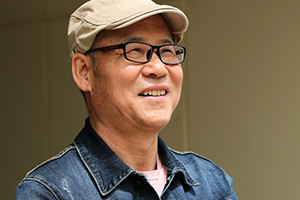 長篇小說獎：《青色蒙古》作者：海倫納（蒙古族）         獲獎感言　　長篇小說《青色蒙古》以科爾沁草原上潮爾沁（演奏馬頭琴說唱的民間藝人）世家三代人為主線，濃縮了清朝初期科爾沁蒙古人近百年的歷史和心靈世界，筆下的人物仿佛帶著那個時代的風塵一一躍然紙上，我也自然而然地走進了他們的生活，體驗著他們的情感，體會著生命的價值……