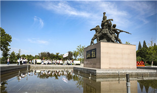 英雄地綻放幸?；?紅土地變身美家園