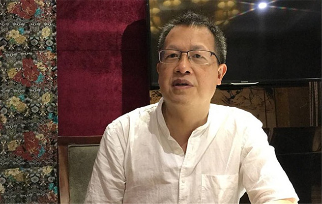 羅偉章《誰(shuí)在敲門(mén)》：每個(gè)時(shí)代下的人們，骨髓里都敲打著古歌