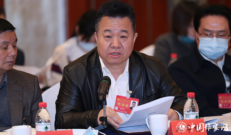 12月12日，中國作家協(xié)會第九屆主席團(tuán)第九次會議在北京舉行。中國作協(xié)書記處書記邱華棟在會議上宣讀文件