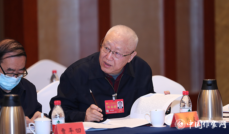 12月12日，中國作家協(xié)會第九屆主席團(tuán)第九次會議在京舉行。
