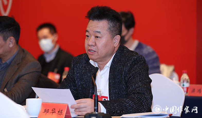 12月12日，中國作家協(xié)會第九屆全國委員會第六次全體會議在京舉行，中國作協(xié)書記處書記邱華棟宣讀會議文件