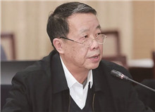胡平：《講話》精神的發(fā)揚光大《講話》是毛澤東同志影響最深遠的著作之一，文藝界從未間斷過對其精神的學習、理解和貫徹。[詳細]