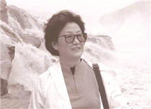 【凌　力】	吳秉杰丨《凌力：尋找歷史與現(xiàn)實有價值聯(lián)系的一面》；	劉詩宇丨《<少年天子>：皇權下的“精神病象”》。