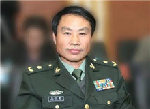 【周大新】	李丹夢丨《周大新小說的文化闡釋——由<湖光山色>說開去》；	李杰俊丨《作為“還鄉(xiāng)”的周大新小說》。