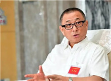 【劉醒龍】	蔡家園丨《關于劉醒龍的四個思考片段》；	桫　欏丨《<天行者>：塑造鄉(xiāng)村知識分子的精神群像》。
