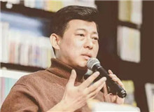 祝勇：透明的密室　　“密室逃生”是歷史懸疑小說(shuō)的經(jīng)典套路，《千里江山圖》卻把它花樣翻新，玩出了新境界。[詳細(xì)]