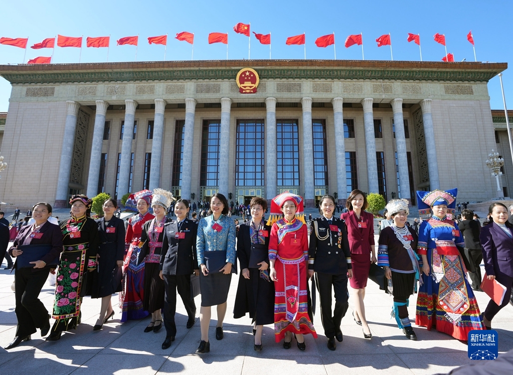 10月22日，中國共產(chǎn)黨第二十次全國代表大會閉幕會在北京人民大會堂舉行。這是閉幕會后，代表走出人民大會堂。