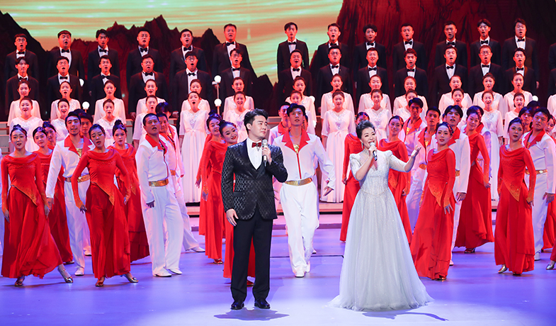 王麗達(dá)、張英席演唱歌曲《不忘初心》