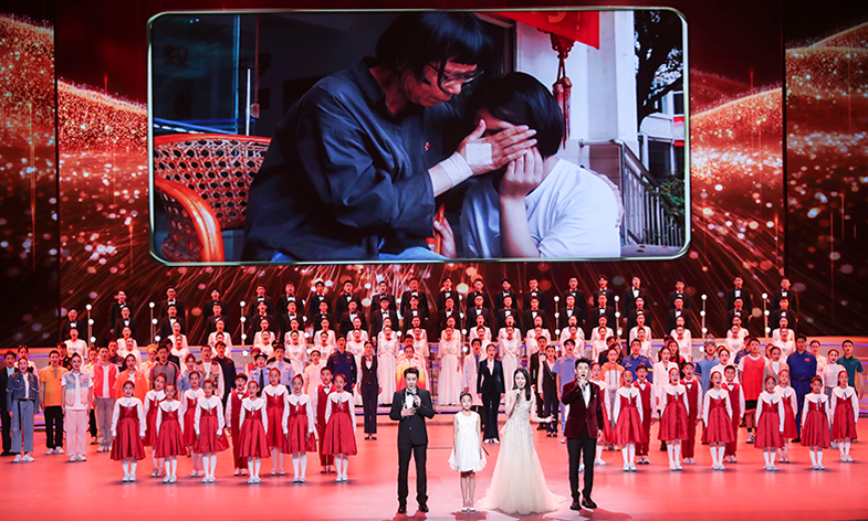 蔡國(guó)慶、龔爽、馬佳、田覓蜜演唱歌曲《新征程，我們一起遠(yuǎn)航》