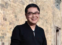 湖南文藝出版社：相信高峰就在前方　　惟楚有材，于斯為盛。成立于1985年的湖南文藝出版社，一直是南中國原創(chuàng)文學(xué)出版的重鎮(zhèn)。[詳細]