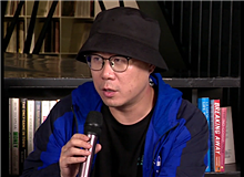 石一楓：“兵行險招”的小說　　笛安以前的小說，“我”經常是個女孩，而這部小說雖然寫得很順，但是有其“兵行險招”之處。[詳細]
