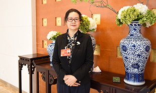 全國(guó)人大代表、重慶作協(xié)主席冉冉　
