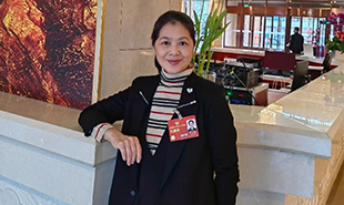 全國(guó)政協(xié)委員，中國(guó)作協(xié)副主席，黑龍江省政協(xié)副主席，省作協(xié)主席遲子建