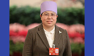 全國(guó)人大代表，寧夏回族自治區(qū)婦聯(lián)副主席，吳忠市紅寺堡鎮(zhèn)人民政府文化站站長(zhǎng)馬慧娟
