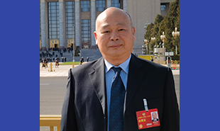 全國(guó)政協(xié)委員，中國(guó)民間文藝家協(xié)會(huì)分黨組書(shū)記、駐會(huì)副主席邱運(yùn)華