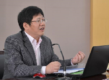 賀仲明：建構(gòu)以民間為中心的生命觀　　胡學(xué)文創(chuàng)造性地選取“傘狀結(jié)構(gòu)”，展開宋莊長達百余年的歷史畫卷。[詳細(xì)]